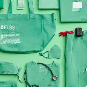 NWT Surgical green FIGS set